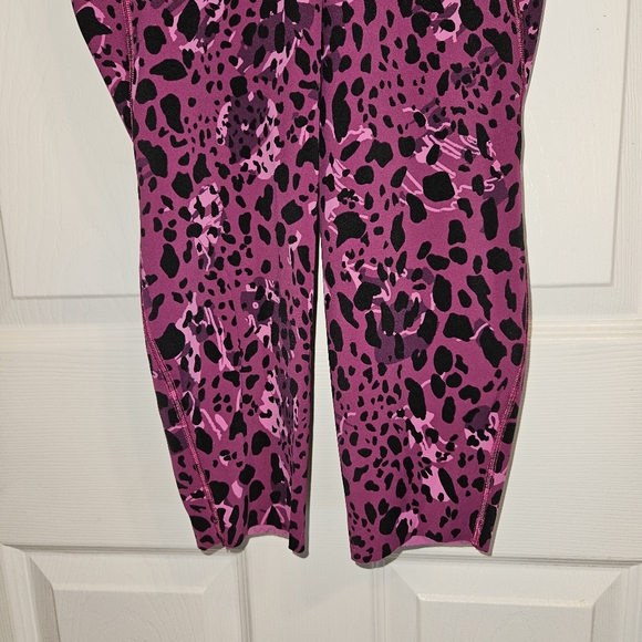 Lululemon Base Pace High Rise Tight in Cheetah Camo Magenta Size 10 - Picture 8 of 11
